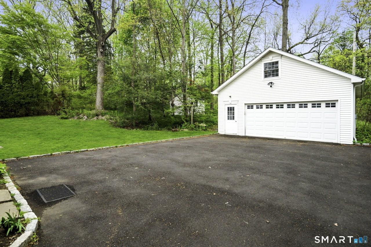 33 Circle Dr - Photo 5 of 22