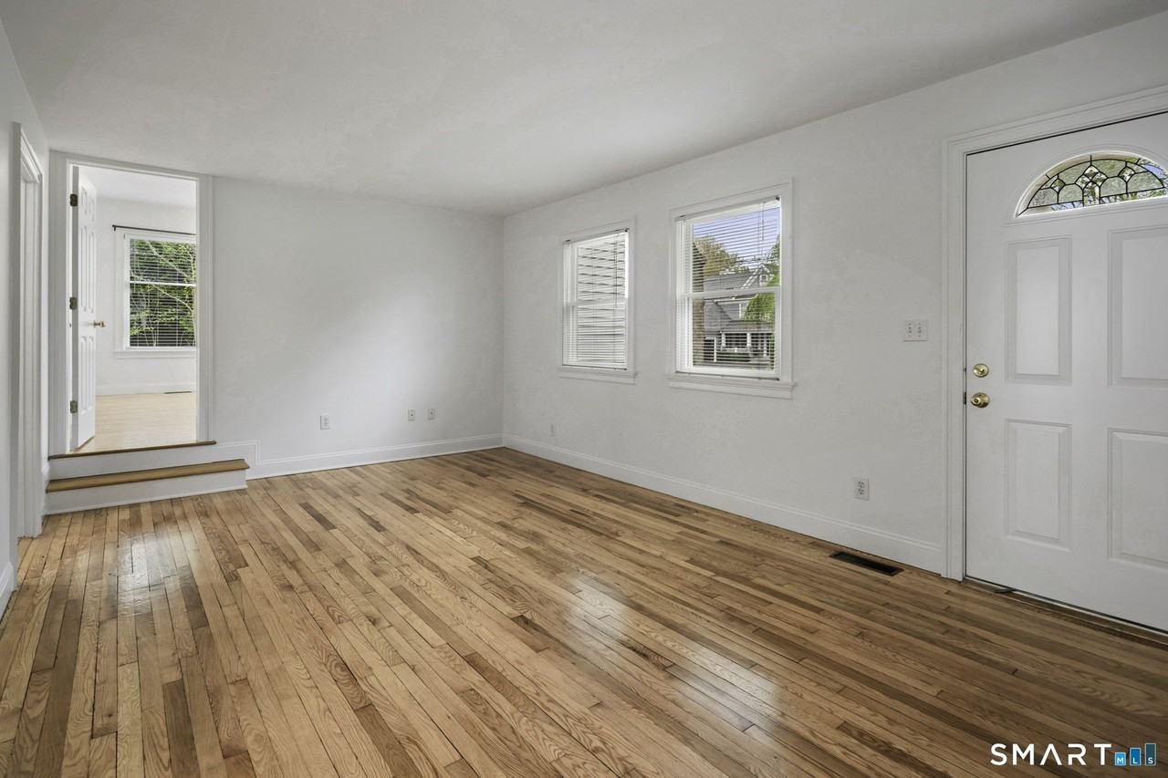 33 Circle Dr - Photo 7 of 22