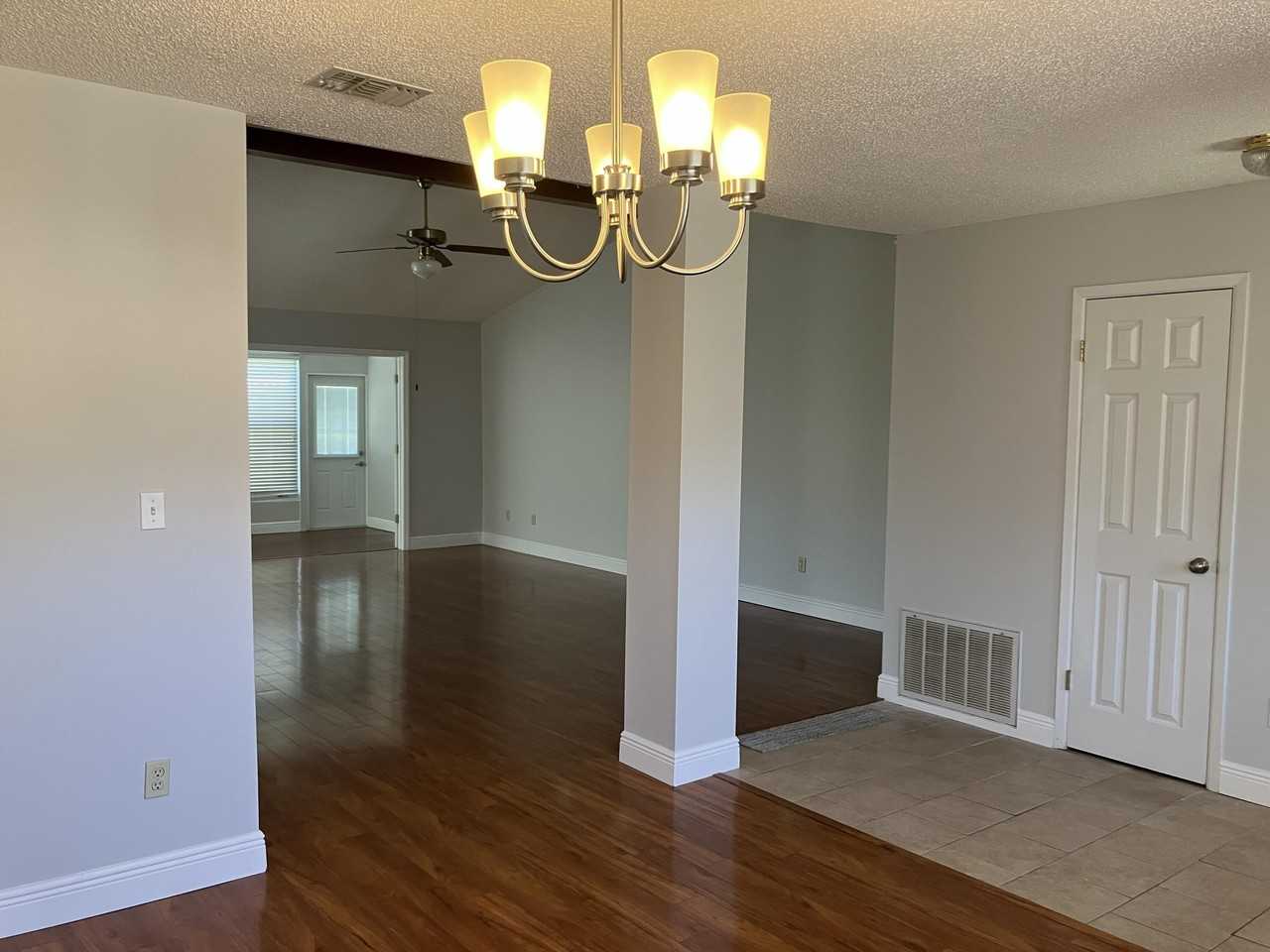 4535 Parkwood Ln E - Photo 2 of 2