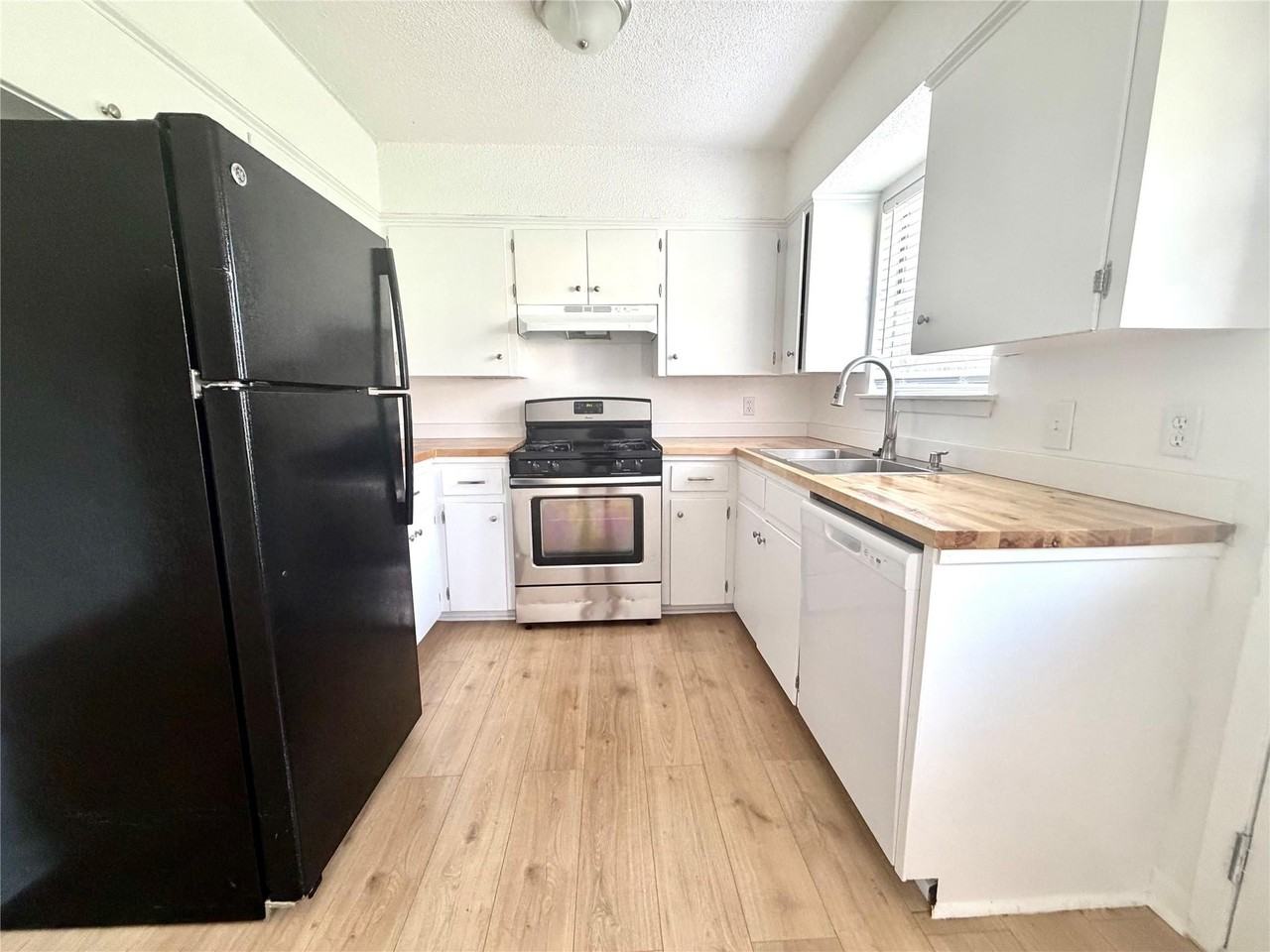 1708 Pennsylvania Ave - Photo 3 of 18
