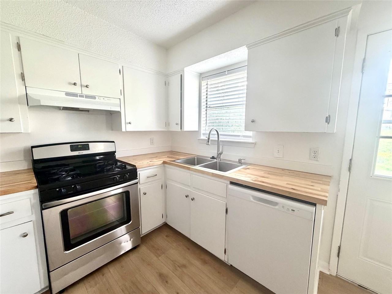 1708 Pennsylvania Ave - Photo 6 of 18