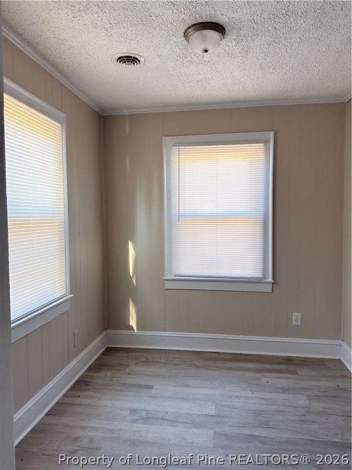 307 Hawthorne Rd - Photo 3 of 11