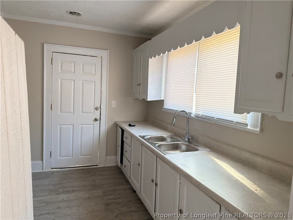 307 Hawthorne Rd - Photo 4 of 11