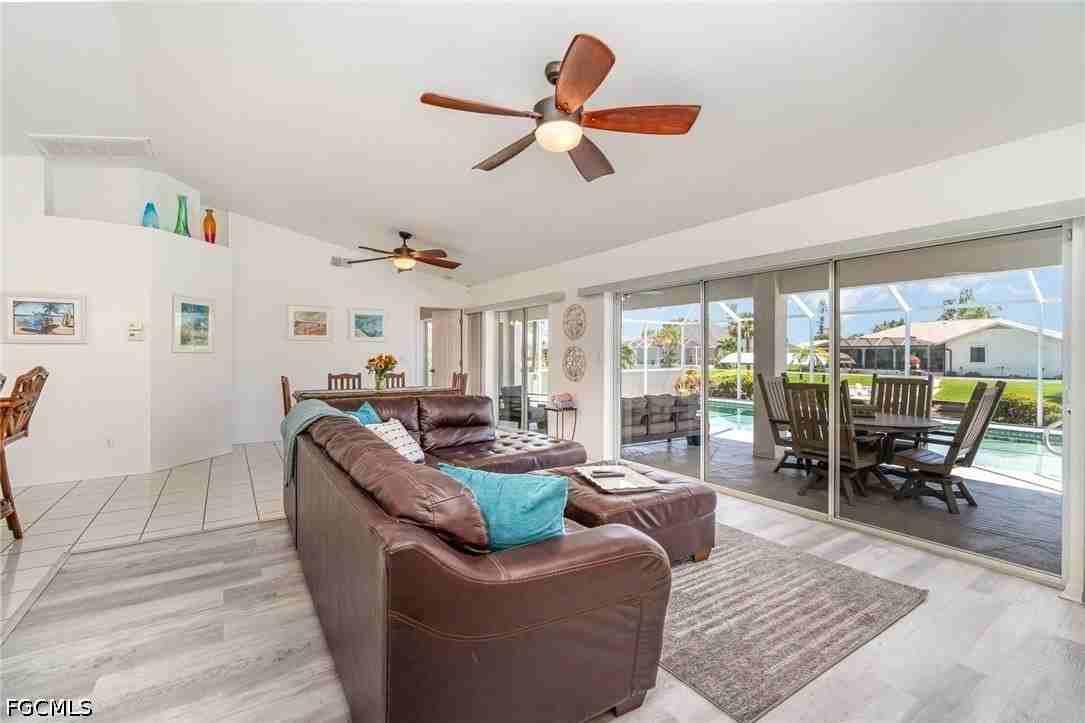 1308 Se 21st Ter - Photo 7 of 39