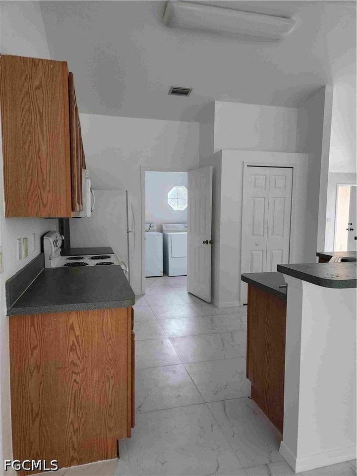 14980 Coopers Hawk Way - Photo 4 of 35