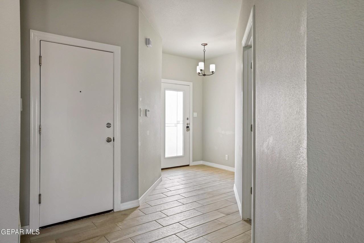 4877 Christian Azcarate St - Photo 5 of 43