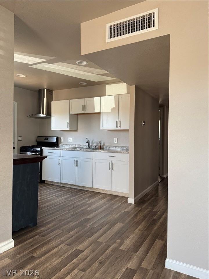 470 Hunter Dr - Photo 6 of 20
