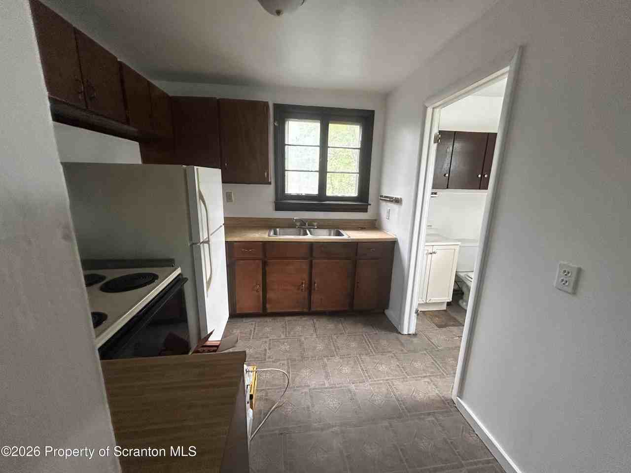 717 E Elm St #REAR - Photo 5 of 9