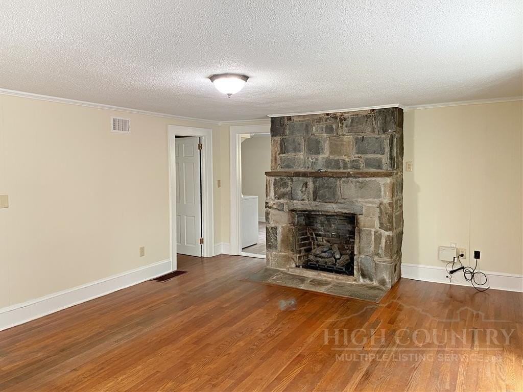 807 Mount Jefferson Rd - Photo 3 of 16