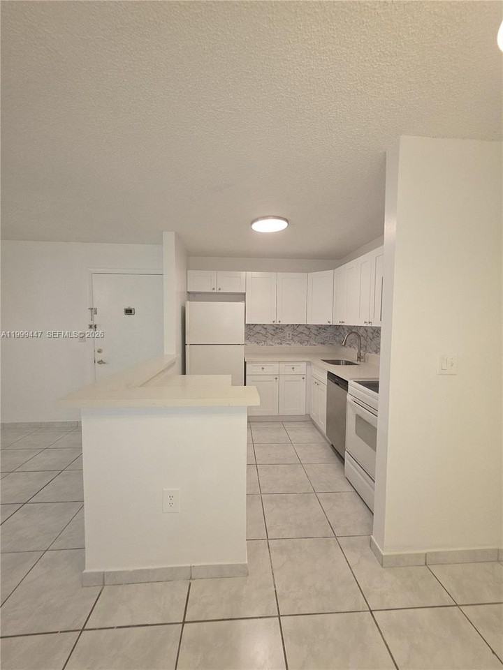 823 Ne 199th St #104-12 - Photo 4 of 43