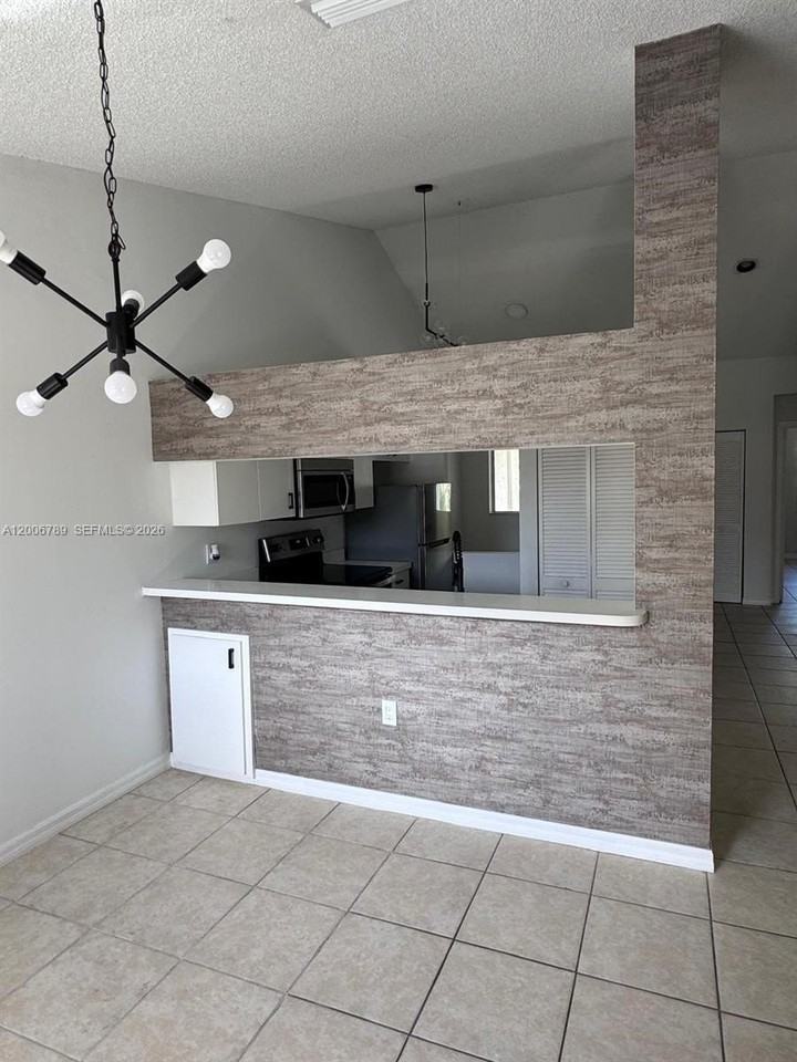 1304 Glenmoor Dr #1304 - Photo 2 of 13