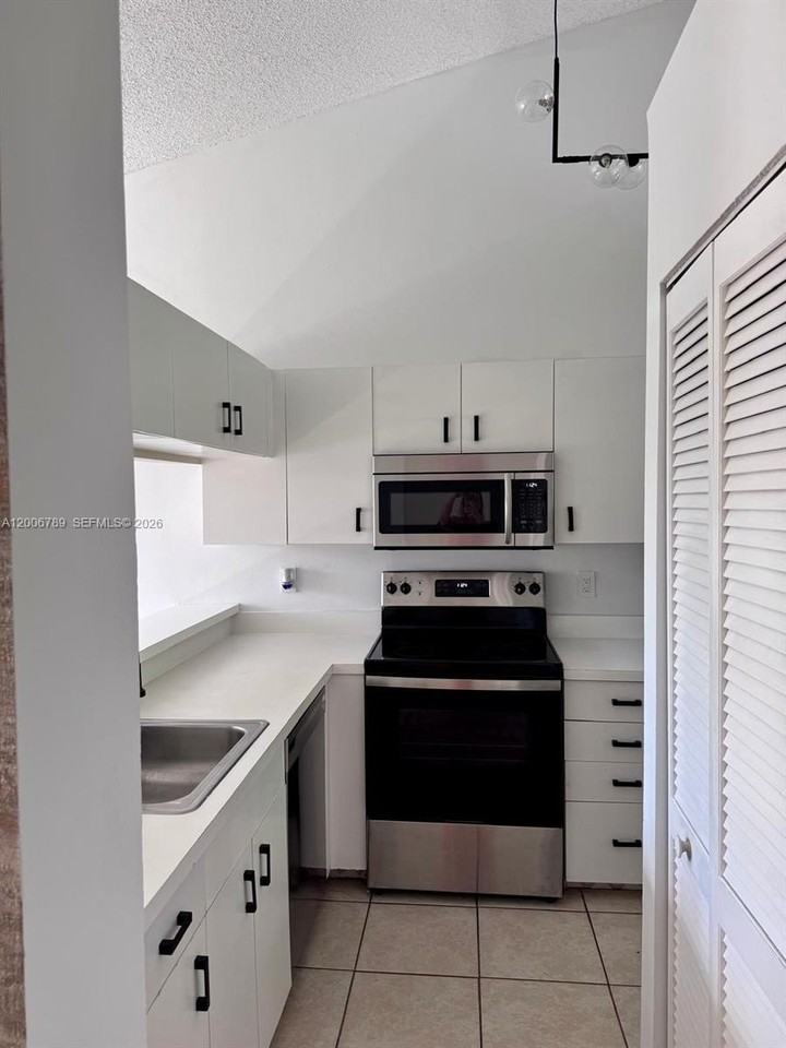 1304 Glenmoor Dr #1304 - Photo 5 of 13