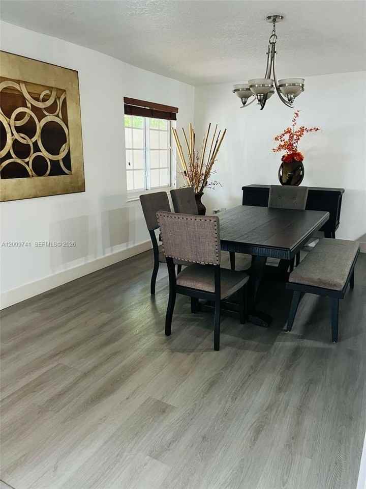 921 Nw 133rd Ave - Photo 4 of 22