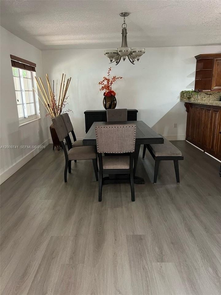 921 Nw 133rd Ave - Photo 5 of 22