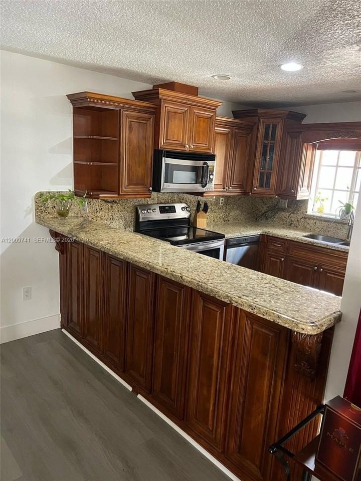 921 Nw 133rd Ave - Photo 7 of 22