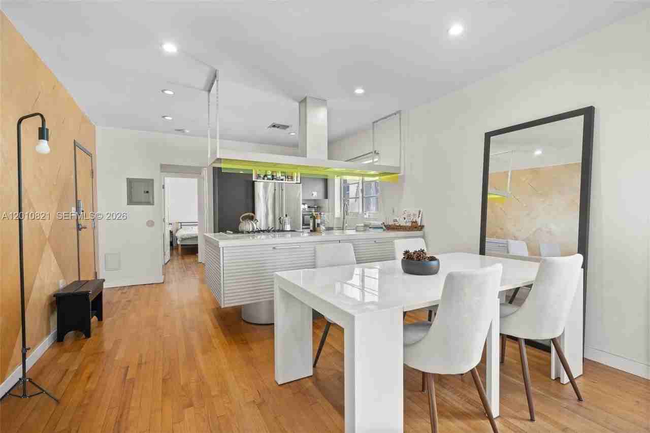920 Euclid Ave #8 - Photo 3 of 14
