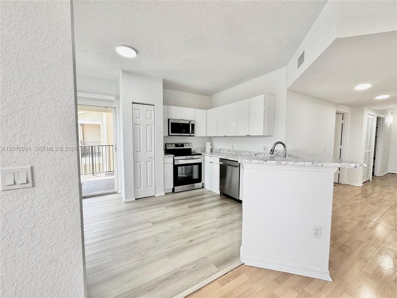 2311 Belmont Ln #2311 - Photo 2 of 22