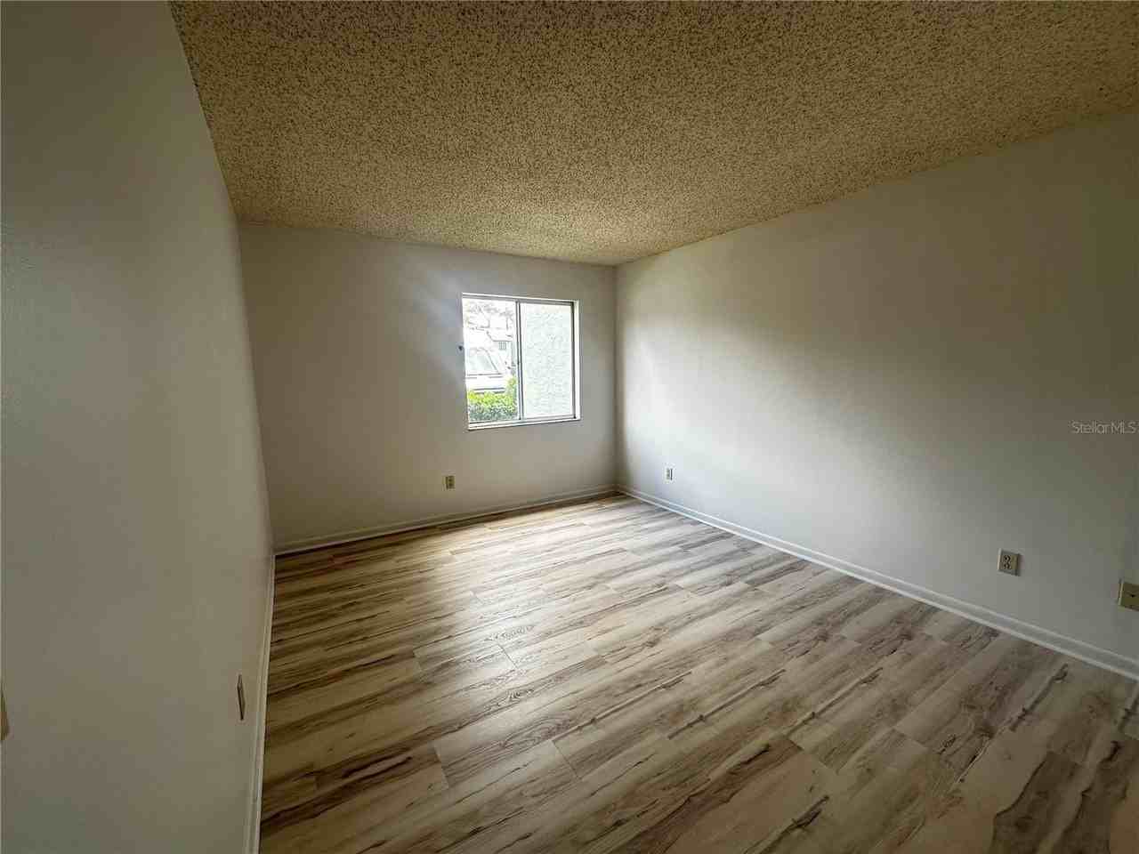 593 Fairways Cir #A - Photo 2 of 11