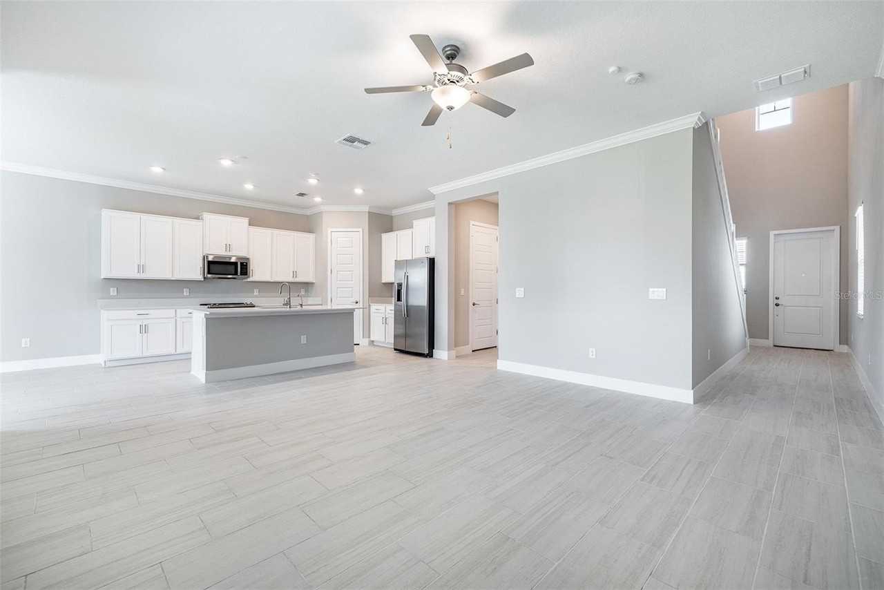 7706 S Shamrock Rd - Photo 2 of 31