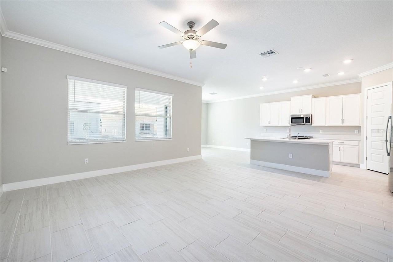 7706 S Shamrock Rd - Photo 3 of 31