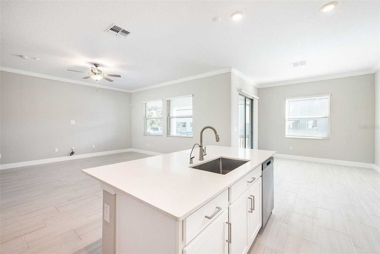 7706 S Shamrock Rd - Photo 6 of 31