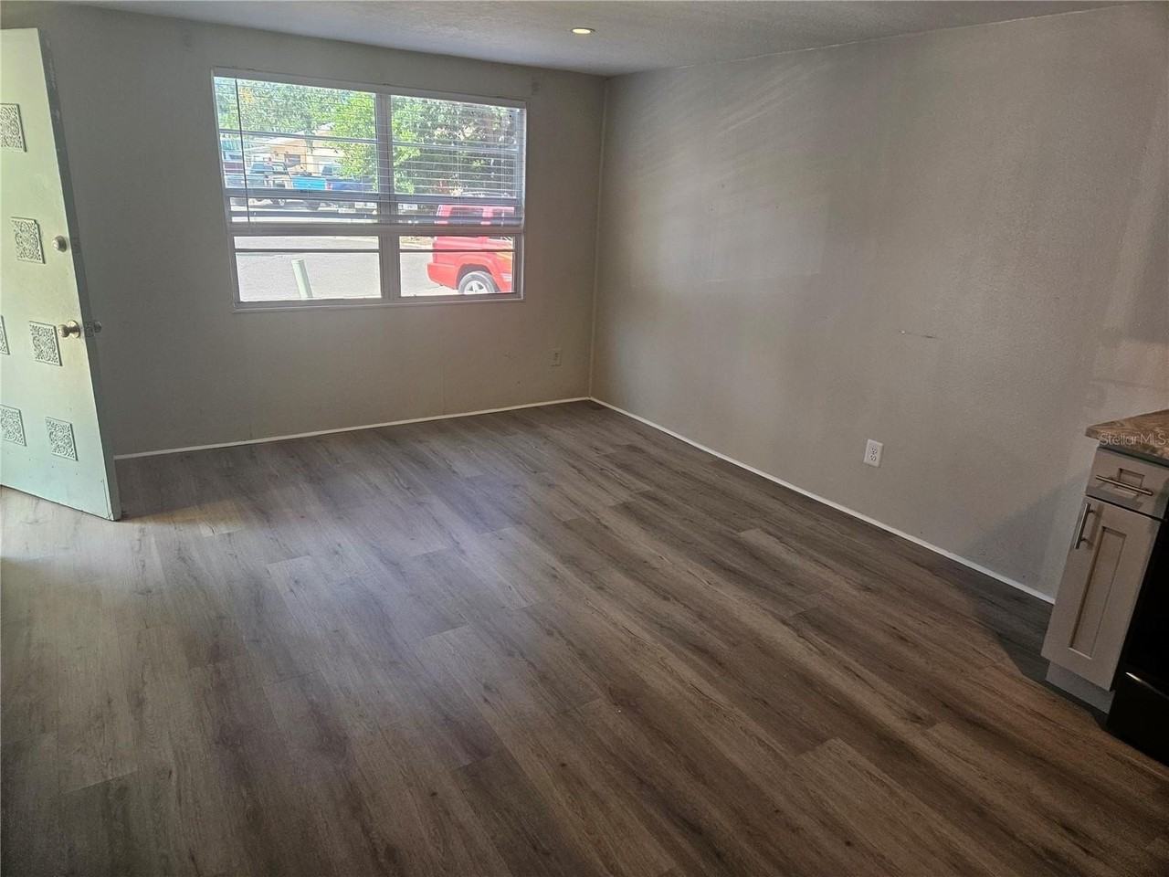 612 Dogwood Ct - Photo 2 of 9