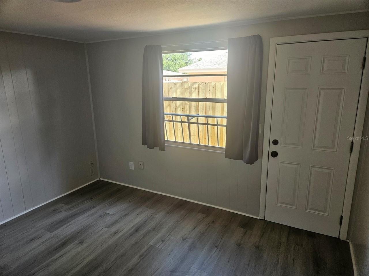 612 Dogwood Ct - Photo 3 of 9