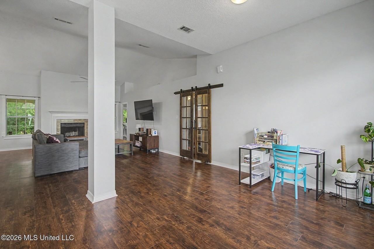 13518 Huntington Cir - Photo 2 of 24