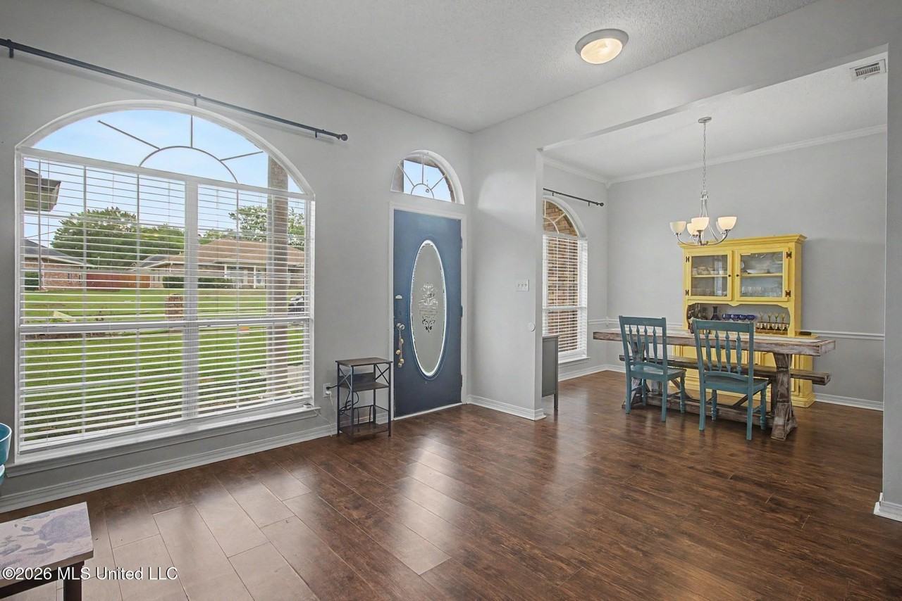 13518 Huntington Cir - Photo 3 of 24