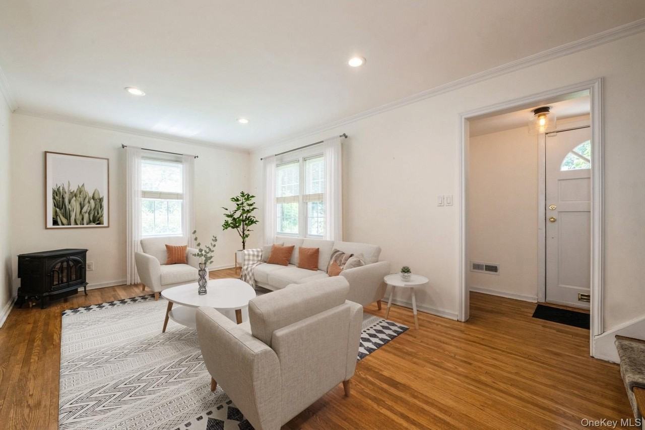 212 Fernwood Ter - Photo 3 of 33
