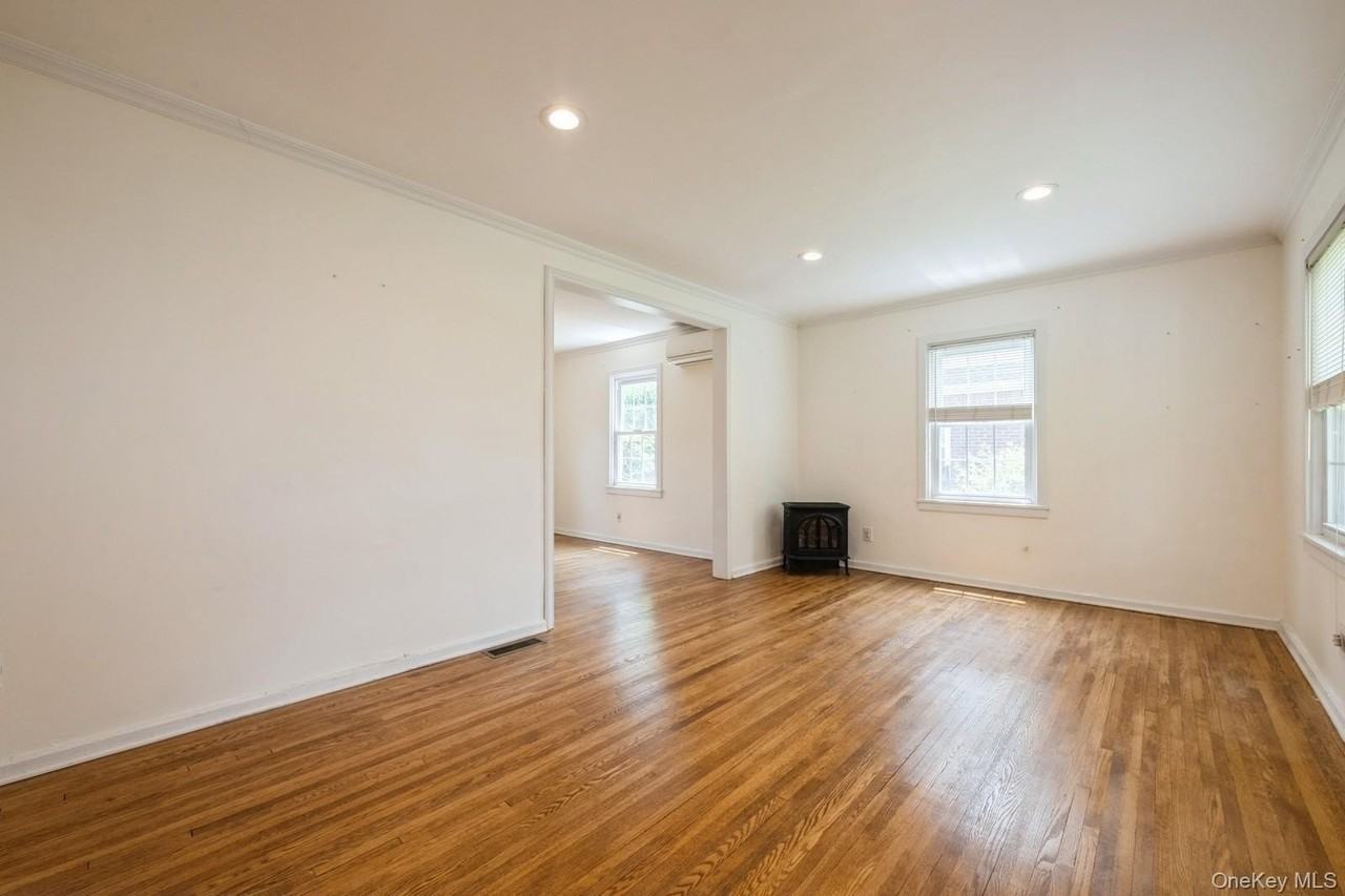 212 Fernwood Ter - Photo 4 of 33