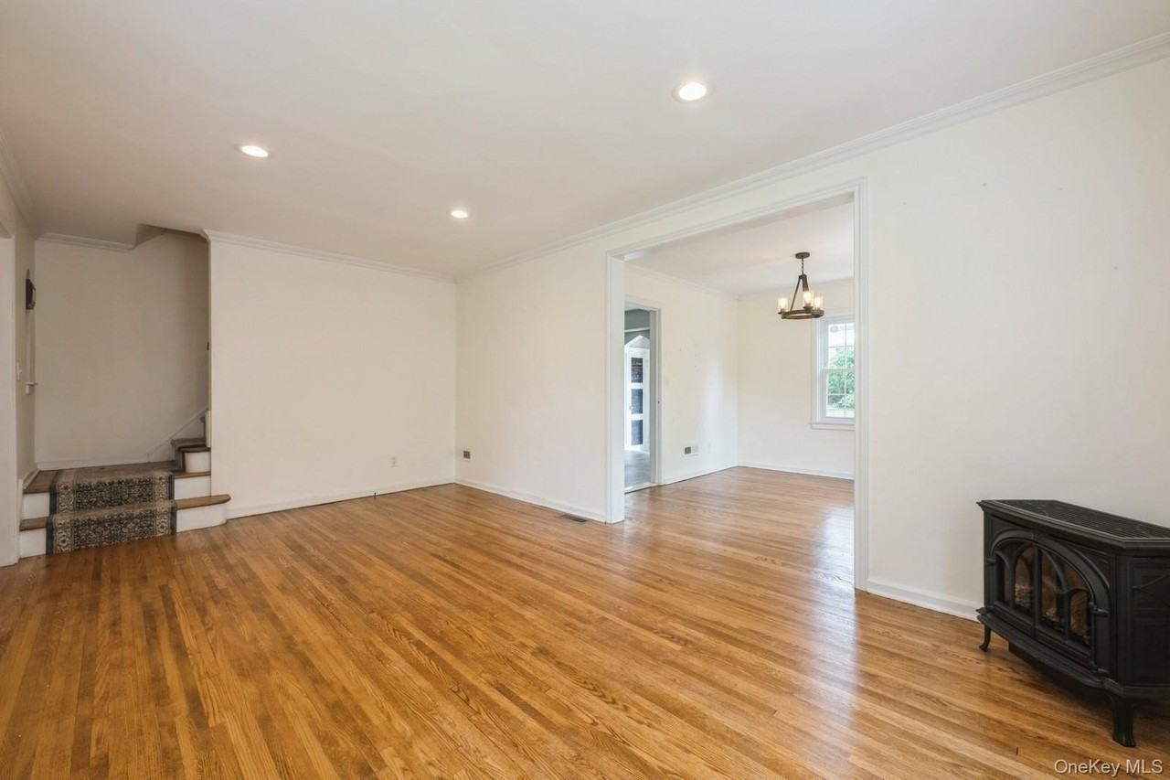 212 Fernwood Ter - Photo 5 of 33