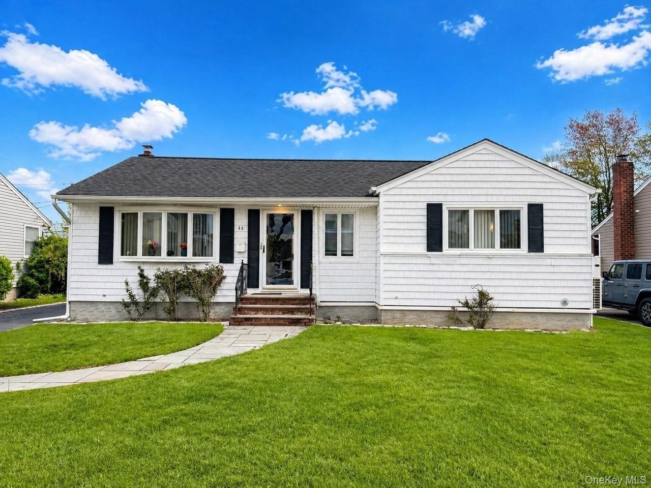 49 Garden Blvd