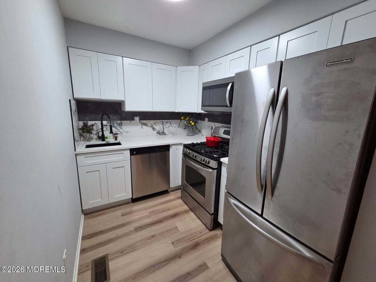 213 Main St #7 - Photo 5 of 11