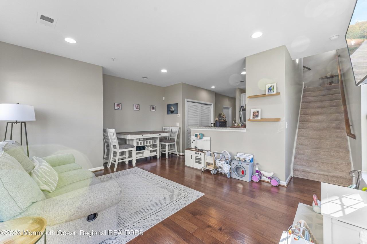 1 Kyle Dr - Photo 7 of 25