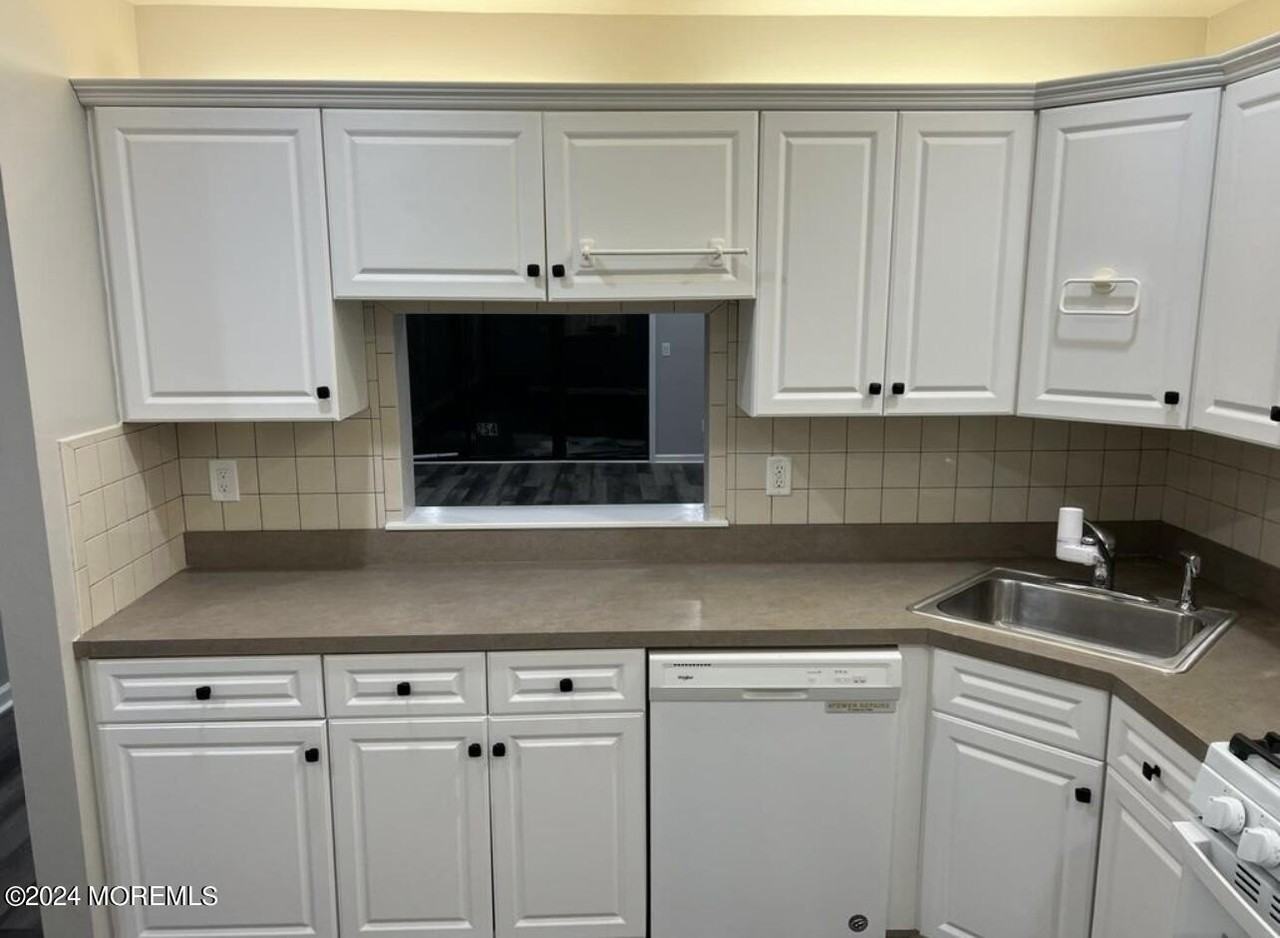 254 Bromley Pl #254 - Photo 4 of 28