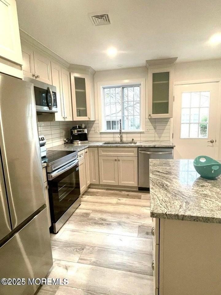 19B Maplewood Dr #52 - Photo 4 of 21