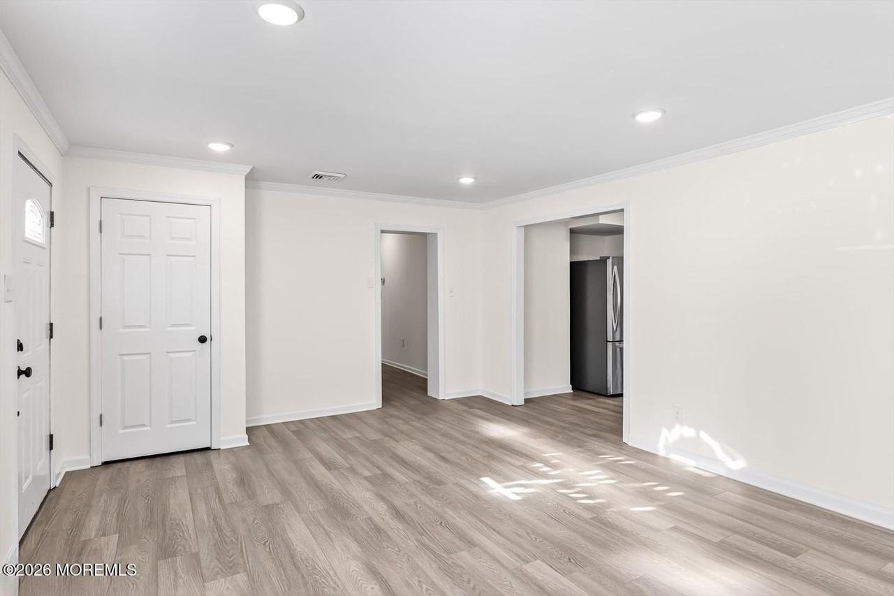 837 Forest Ave - Photo 3 of 3