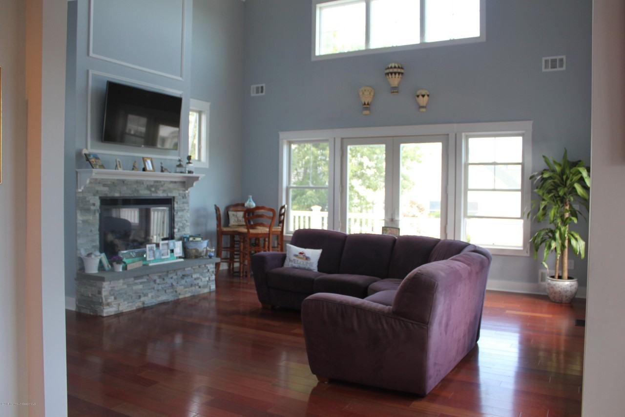 25 Riverdale Ave - Photo 2 of 21
