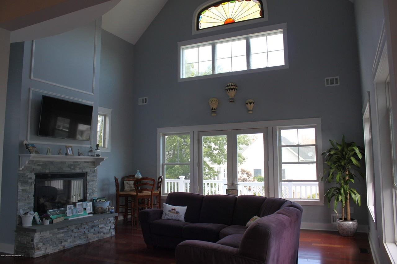 25 Riverdale Ave - Photo 3 of 21