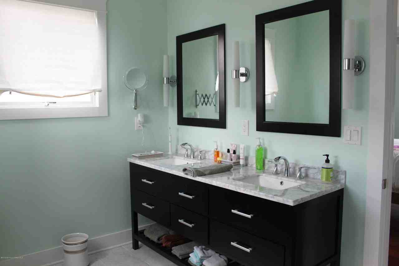 25 Riverdale Ave - Photo 7 of 21