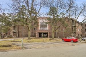 featured image of 1002 Castilian Ct #302