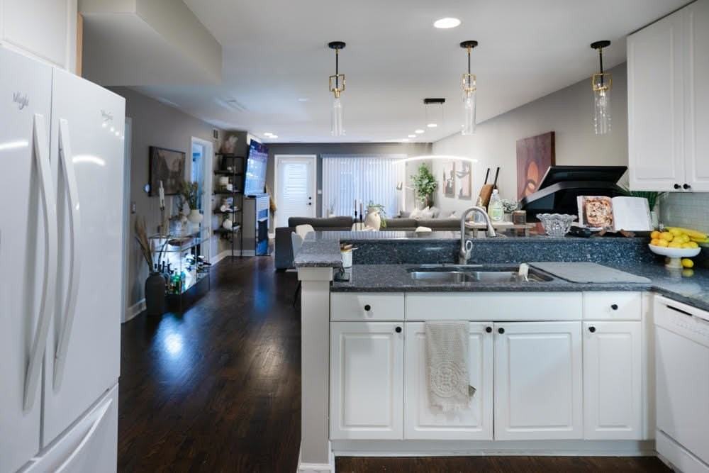 1812 S Clark St #16 - Photo 3 of 14