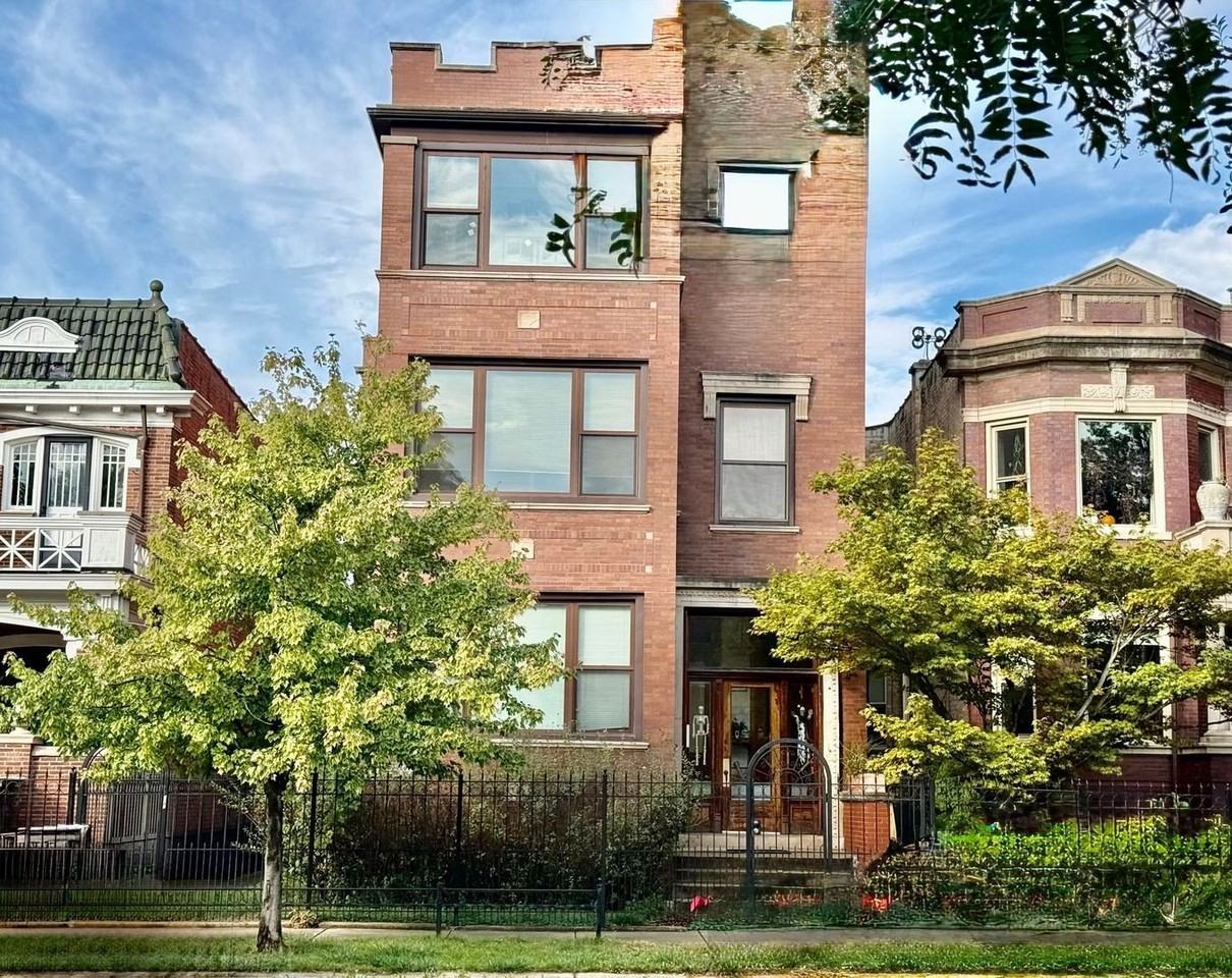 1342 N Kedzie Ave #2R