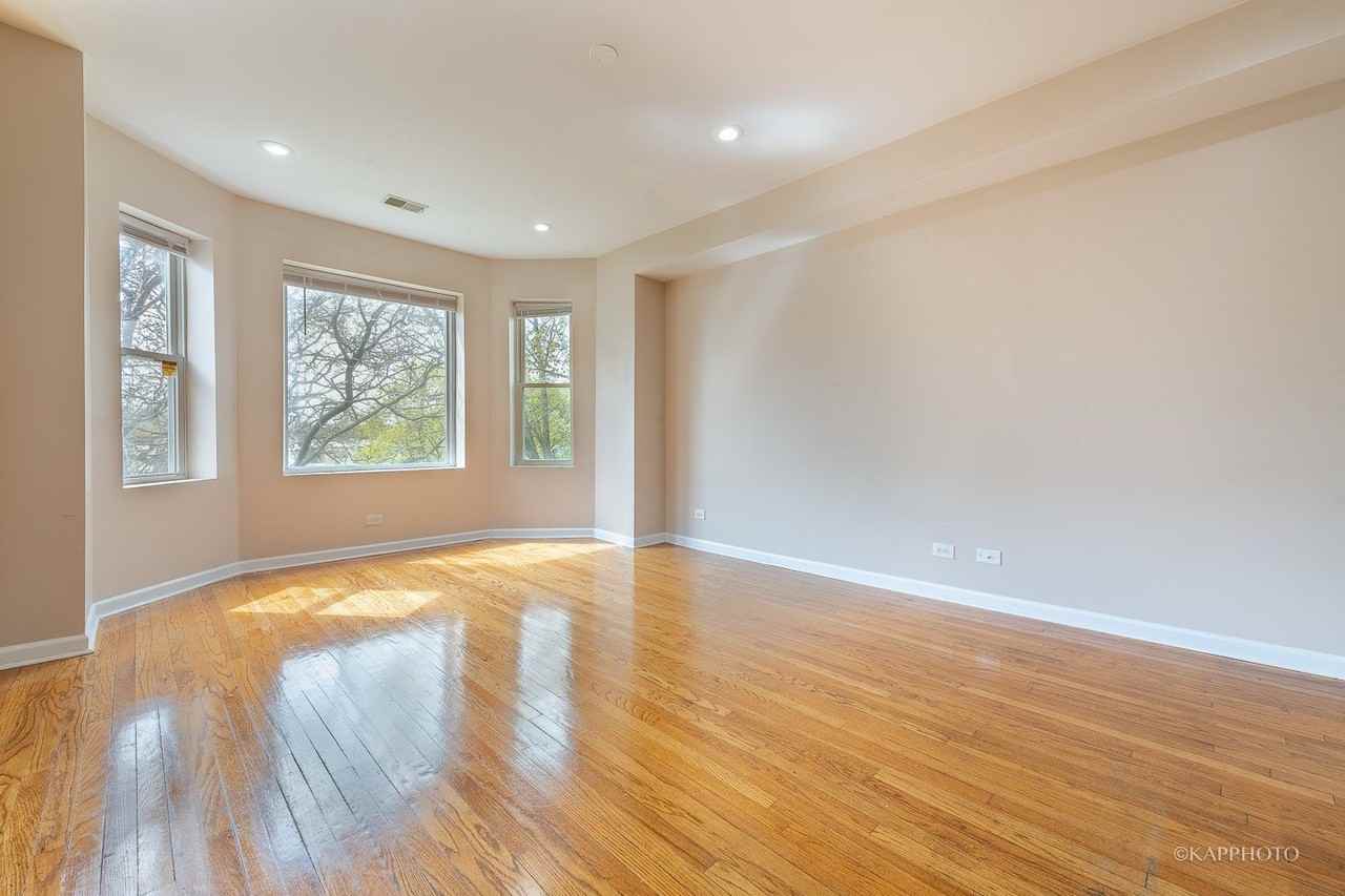 8225 S Prairie Ave #1 - Photo 2 of 28