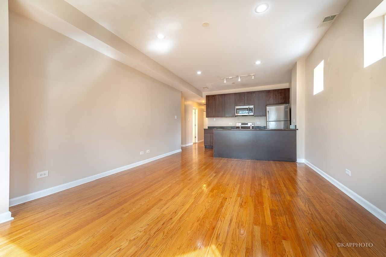 8225 S Prairie Ave #1 - Photo 6 of 28