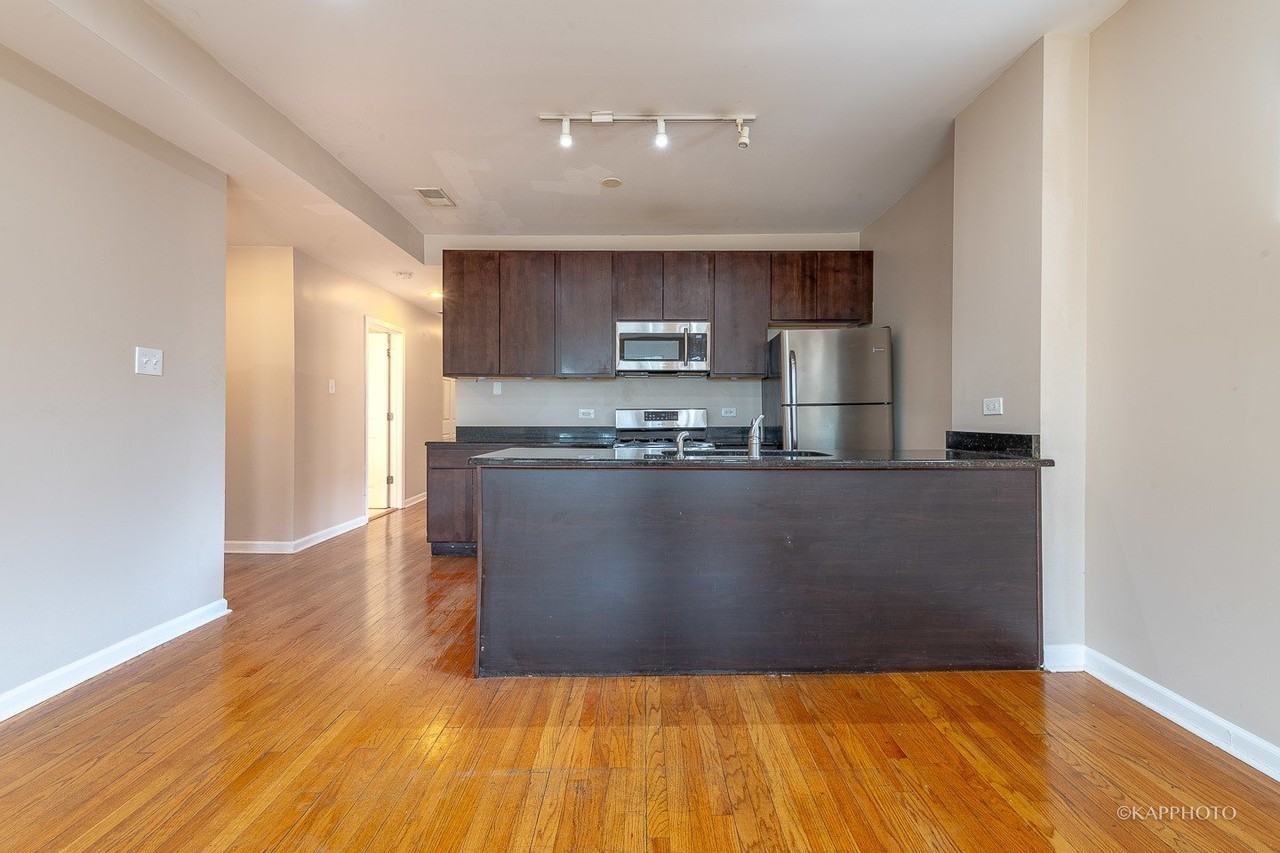 8225 S Prairie Ave #1 - Photo 7 of 28
