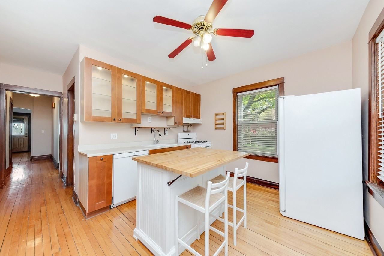 426 N La Grange Rd #1 - Photo 3 of 18