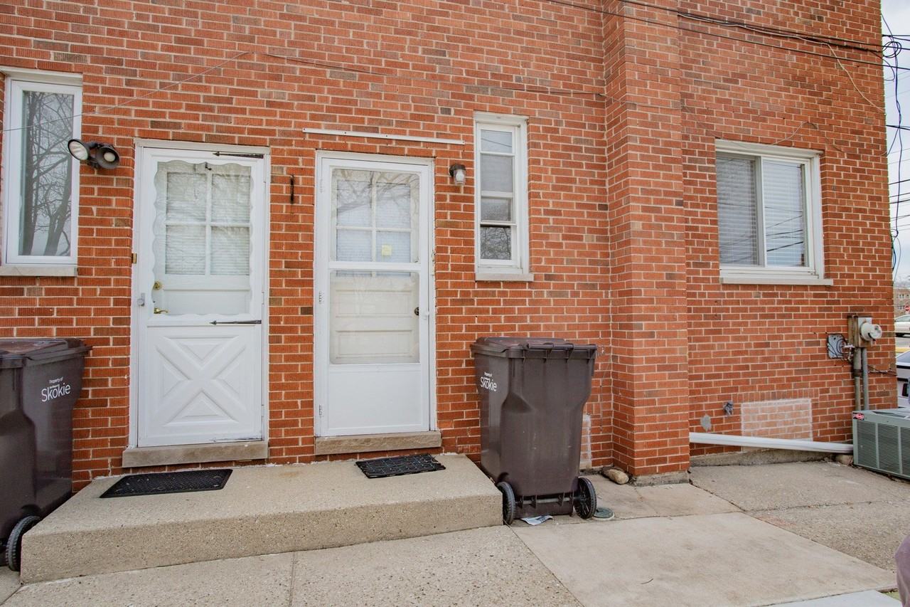 4852 Carol St - Photo 4 of 27