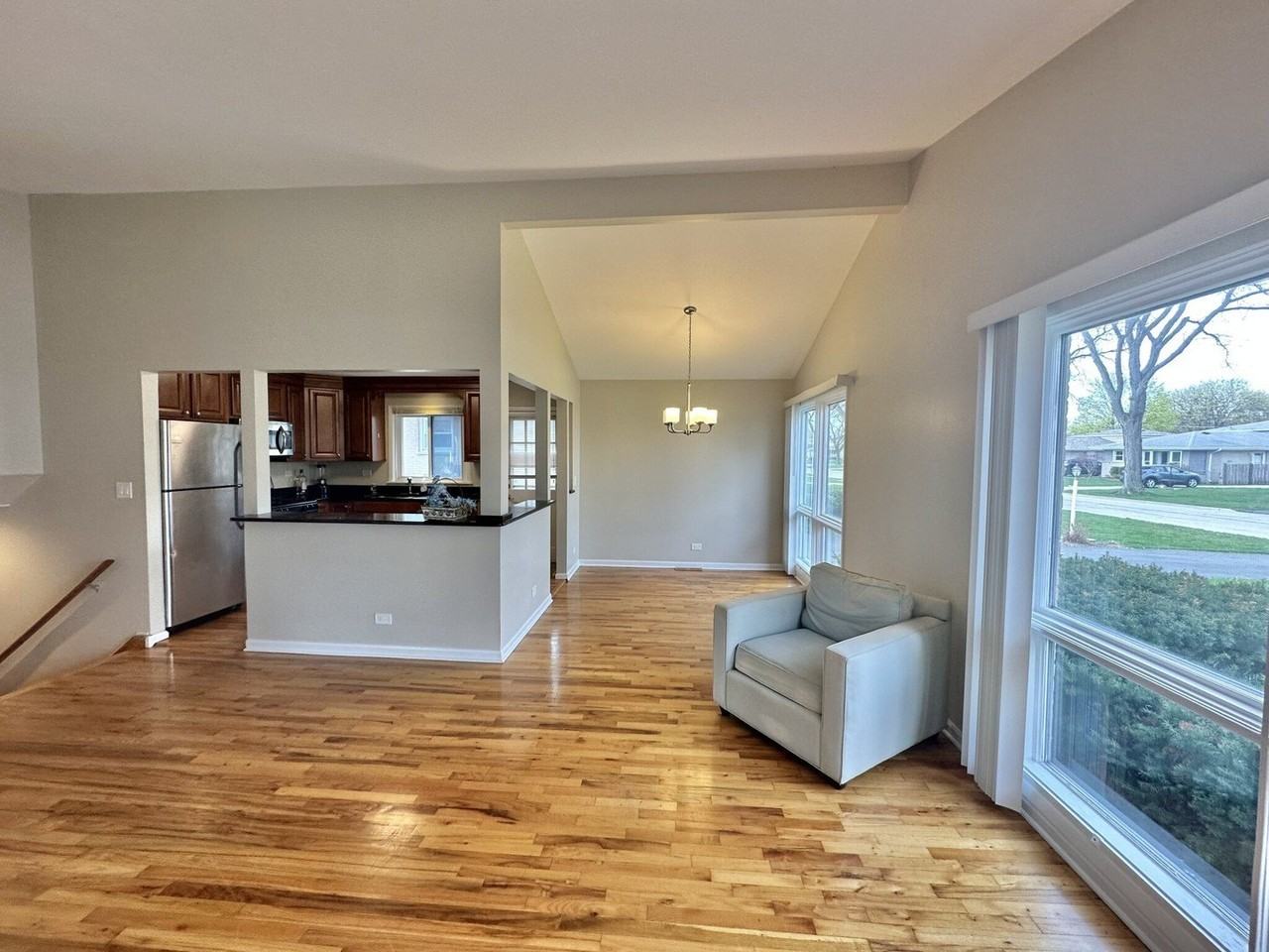 1243 S Mitchell Ave - Photo 3 of 25